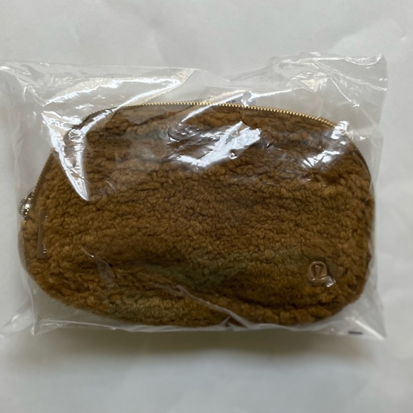 NWT Lululemon EBB Fleece Everywhere Belt Bag 1L Burnt Caramel Gold Winter - Picture 2 of 6